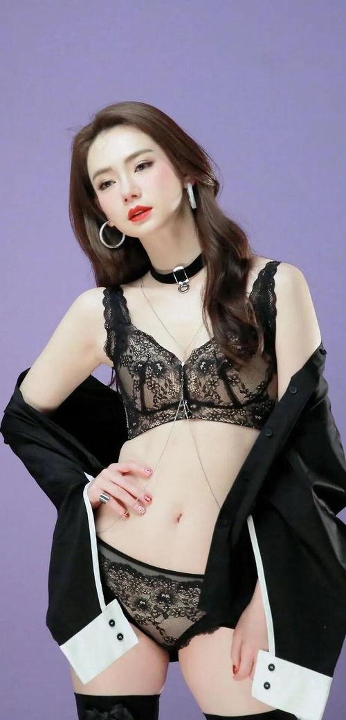 戚薇内衣写真照片,性感魅力尽展时尚风采