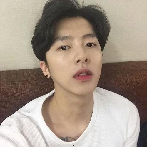 中分男网红,引领时尚潮流的帅气面孔