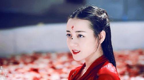 红衣明星,璀璨星光下的时尚传奇