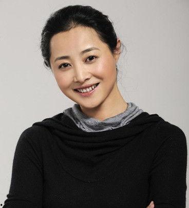 袁小迪个人资料,才华横溢的年轻艺术家，探索艺术与生活的完美融合